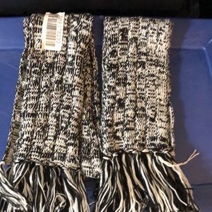 2 Scarves Black & White from Lids